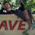 Devojka se popela na drvo i tu ostala 2 godine: Imala je jak razlog, šokiraćete se kad čujete kako se hranila