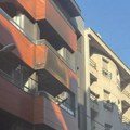Izbio požar na Zvezdari: Vatra planula u stambenoj zgradi, kulja gust dim (foto)