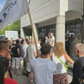 Napeto u Valjevu: Sukob policije i građana ispred tužilaštva