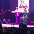 Kiša i nestanak struje nisu omeli koncert Saše Matića na Vinskom balu