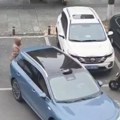 Žena čuvala parking za muža. Vozač je genijalno nadmudrio, pogledajte