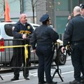 Gurnuo dvojicu na šine pa pobegao: Policija Njujorka u potrazi za osumnjičenim FOTO