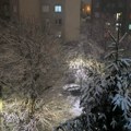 Veje kao u januaru, i to usred grada! Šok-snimak iz Srbije: Sneg ne pada samo na planinama, evo gde se beli
