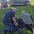 Pogledajte kako je uhapšen osumnjičeni za ubistvo u Obrenovcu: Policajci ga oborili na zemlju, stavili mu ruke na leđa i…
