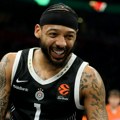 Karlik Džons podigao glas: "Čoveče, šta mi to radimo?! Jesam li jedini koji misli da je ovo ludost?"