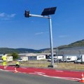 Crveni asfalt osvanuo na ulazima u pet gradova, evo šta znači (foto)