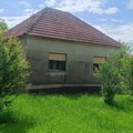 Prodaje se kuća kod Zrenjanina za 22.000 evra: Zidana od cigle, plac skoro 30 ari, nameštaj na poklon, a u dvorištu još jedan…