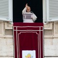 Papa Lav se pojavio prvi put nakon operacije, pozdravio okupljene u Vatikanu