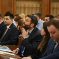 Đukanović (SNS) protiv uzimanja pojedinačnih odbornika, Marsenić (NDSS) podsetio na Vuka Stanića