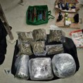 Uspešna združena policijska akcija Uhapšene su dve osobe, zaplenjeno je oružje i veća količina narkotika