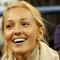 Jelena Đoković na Nedelji mode u Parizu, veoma kratka haljina i bele cipele, prilično neobične
