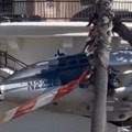 (Video) Helikopter se srušio kod čuvenog hotela! Povređeni pešaci, delovi letilice razbacani po putu: "Video sam kako se otima…