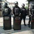 Maskirani pred građane, pred huliganima bez fantomki: Zašto Žandarmerija ne sakriva lica kada obezbeđuje utakmice, a to radi…
