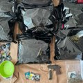 Hapšenje u Novom Sadu: Policija upala u dva stana i zaplenila drogu i oružje (foto)