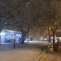Sneg okovao Beograd Zimska bajka u prestonici, juče 20 stepeni a danas ne prestaje da veje! (foto/video)