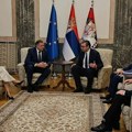 Vučić razgovorao sa Dodikom o rezoluciji, pred susret sa patrijarhom
