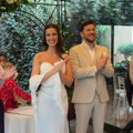 Ekskluzivne fotografije sa venčanja Dragane Kosjerine: Voditeljka blista u elegantnoj venčanici, ne skida osmeh sa lica