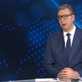 "Pronašao zlatnu sredinu": Politiko: Vučić balansira između Istoka i Zapada