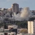 Direktan pogodak iranske balističke rakete u stambenu zgradu u Haifi! Snimljen let projektila i stravičan udar (video)