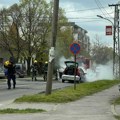FOTO: Zapalio se automobil u Ulici Žarka Zrenjanina, vatrogasci brzo reagovali