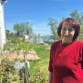 (Foto) "Naporno, nego šta nego je naporno": Život na selu nije bajka, ovako izgleda svaki dan baka Vere koja sama vodi…