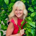 (Foto) Raj na Košutnjaku okružen tujama: Slavica Rokvić podelila kadrove iz svog raskošnog dvorišta, ovakvu dekoraciju nema…