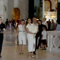 Cecin duhovnik krstio prijinu ćerku! Ponosna mama zablistala u haljini od čak 4.500 € (foto)