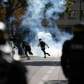 U Francuskoj zbog nasilja na protestima srednjoškolaca privedeno 5.060 osoba, 14 pritvoreno