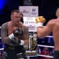 MMA borac se oprobao u boksu i šokirao sve: Na kraju bežao od navijača iz dvorane! (video)