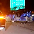 Strašan sudar na milošu velikom, auto potpuno zgužvan: Jeziv snimak saobraćajne nesreće, stvaraju se velike gužve (video)