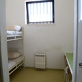 Užas u zatvoru u Padinskoj Skeli: Preminuo osuđenik, sumnja se da je silovan drškom od metle