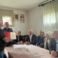 Domaćinstvo Isidora Bogdanovića posetio ministar Martinović: Domaćinu uručena mu Povelja zahvalnosti grada Čačka