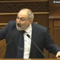 Neredi u JERMENSKOM parlamentu: Haos nastao posle govora Pašinjana, bačene i šok bombe (video)