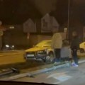 Prednja strana automobila uništena! Saobraćajna nesreća u Inđiji (video)