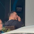 Papraco! Uhvatili smo Gastoza ispred bolnice, deluje vidno zabrinut!