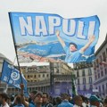 Prekriven Maradonin mural u Napulju: Prodavci protestuju jer policija sprečava prodaju suvenira
