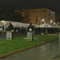 Novi napad iz Ćacilenda: Pirotehničkim sredstvima i flašama na građane i novinare, policija nije reagovala