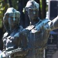 Ко су партизани чији споменик привлачи пажњу на Новом гробљу: Прича о носталгији, младости и храбрости