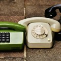 Mladi otkrivaju fiksni telefon kao rešenje za digitalni zamor