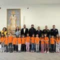 Otpravnik poslova američke ambasade Alexander Titolo posetio novi vrtić u Valjevu – “Lane” uskoro prima 250 mališana i rešava…