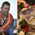 Novaka Đokovića dirnuo prizor u Hramu Svetog Save: ćirilicom napisao ono što je osetio duboko u sebi