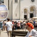 Колона од пет километара, чека се 10 сати испред Храма упркос умору и врућини: уведена правила за улазак
