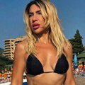 Donji deo kupaćeg za šok i nevericu: Ovako je Jovana Jeremić napravila haos na plaži u Crnoj Gori, umalo joj sve nije ispalo…
