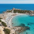 Na jednoj od najpopularnijih plaža Sardinije zabranjeni suncobrani osobama starosti između 10 i 65 godina