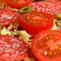 Kako bezbedno čuvati hranu tokom leta: Najveći rizik nose meso, riba i jaja