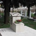 Oskrnavljeni grobovi u Mostaru, bačena svinjska glava na groblju Liska i nacistički simboli (foto)