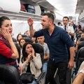 Drama na letu iz Turske! Putnik počeo da urla, pozvao se na šerijat, pa divljački ošamario stjuardesu: Policija ga sačekala na…