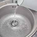 Vodoinstalateri se hvataju za glavu kad vam uđu u stan: Ako radite ovo sa odvodom, šteta je već napravljena - a cevi samo što…