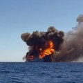 Eksplozija u Ormuskom moreuzu – supertanker sa milionima barela nafte u plamenu; Huti raketirali aerodrom u Adenu