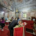 Ministar koji je u skupštini Srbije uvredio sve ljude koji nemaju decu, danas ljubio ikone u Rudarskoj crkvi